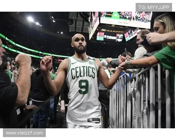 德里克·怀特利用挡拆提升突破效率 拉开球队进攻空间