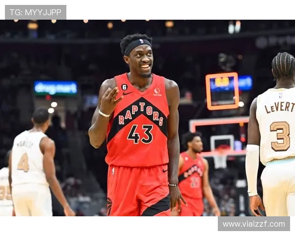 西亚卡姆通过背打与挡拆配合提升中距离效率，拉开球队进攻空间